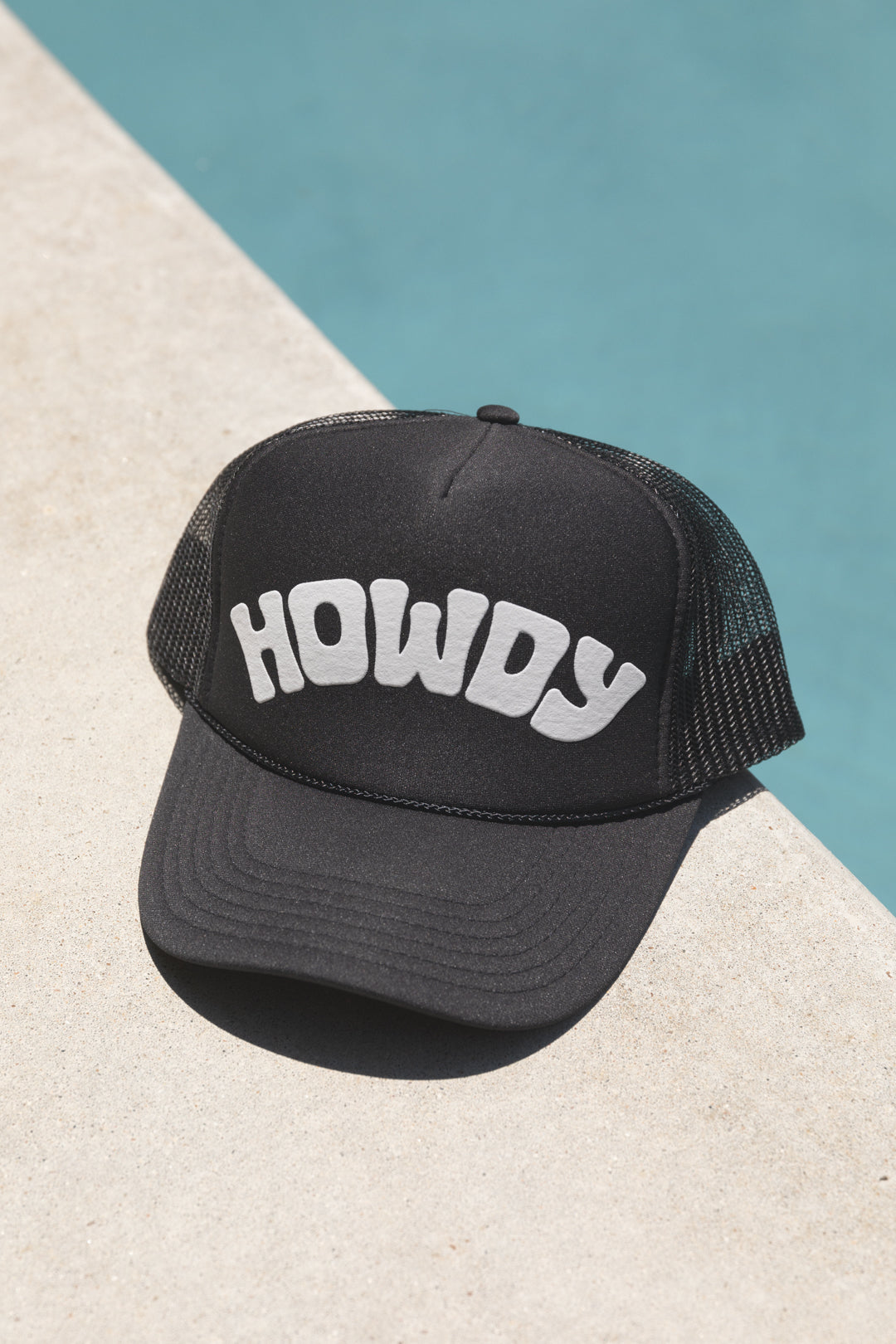 Howdy Trucker Hat Black/White Pool