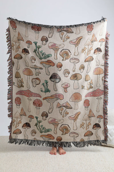 Mushrooms selling Deluxe throw